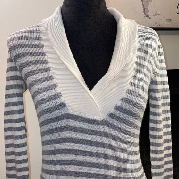 Long sleeve gray and white colored striped shirt. - Picture 5 of 16